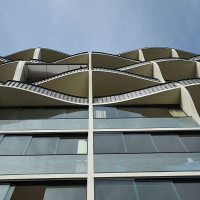 Plattenbau mit neuer Fassade