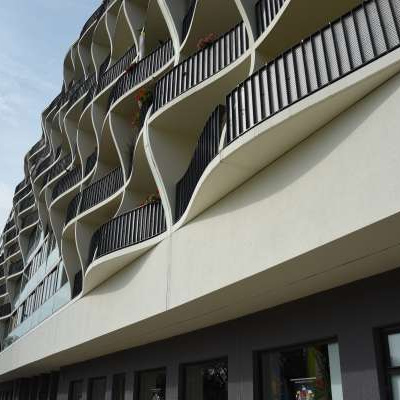 Balkone im Wellenformat